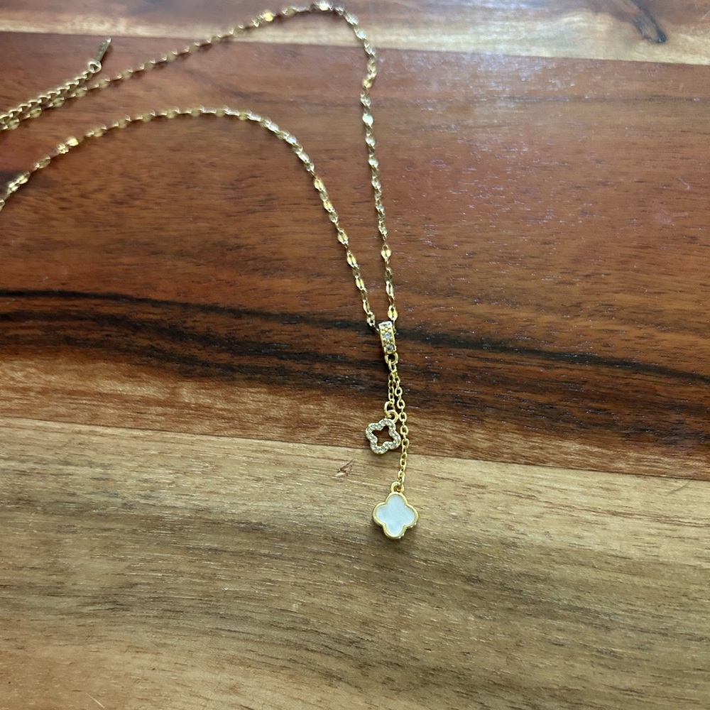 Small white double clover necklace